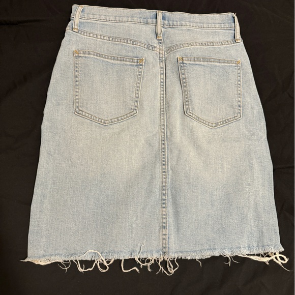 GAP Extra Faded Knee-Calf Length Denim Skirt with raw hem EUC size 27 - Picture 2 of 3